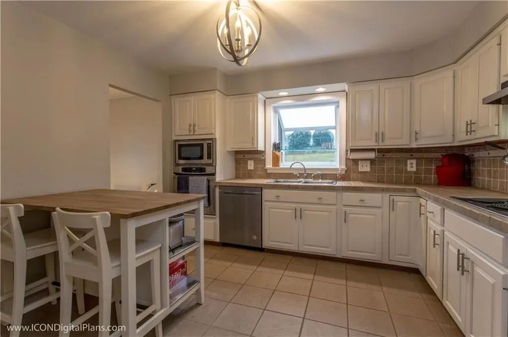 25 Algonquin Drive Middletown RI 02842