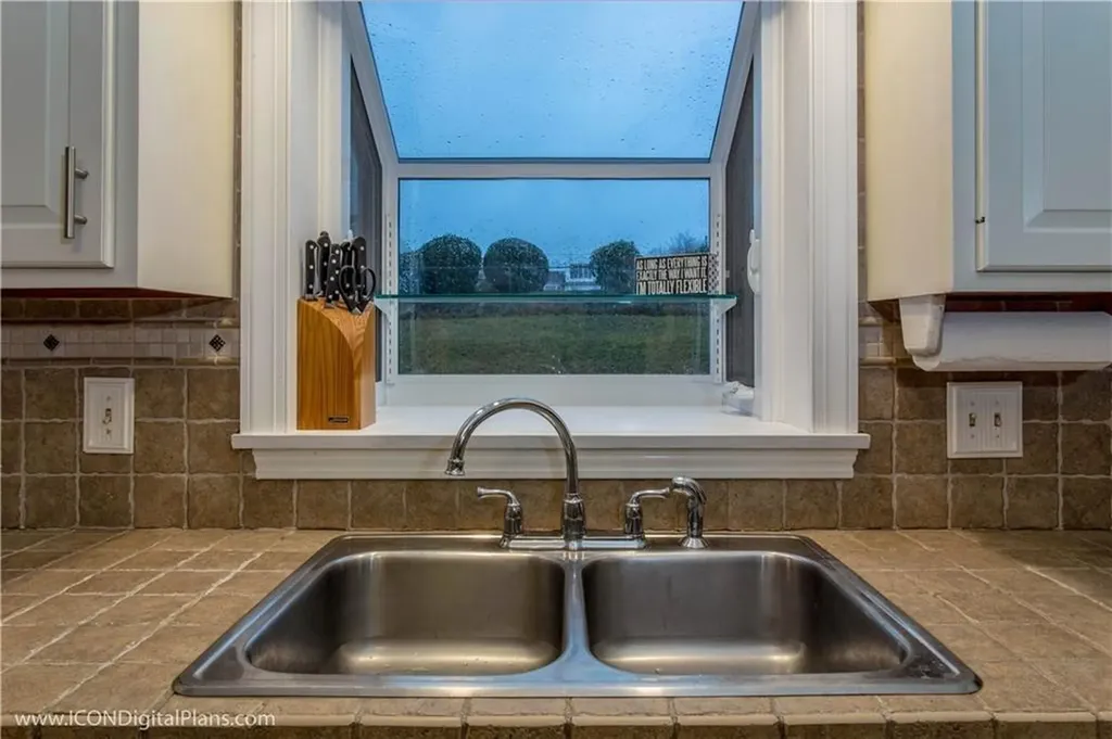25 Algonquin Drive Middletown RI 02842