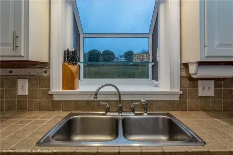25 Algonquin Drive Middletown RI 02842