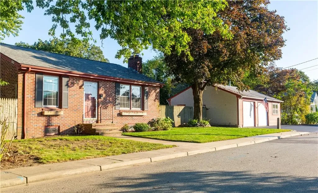 32 Upland Avenue East Greenwich RI 02818