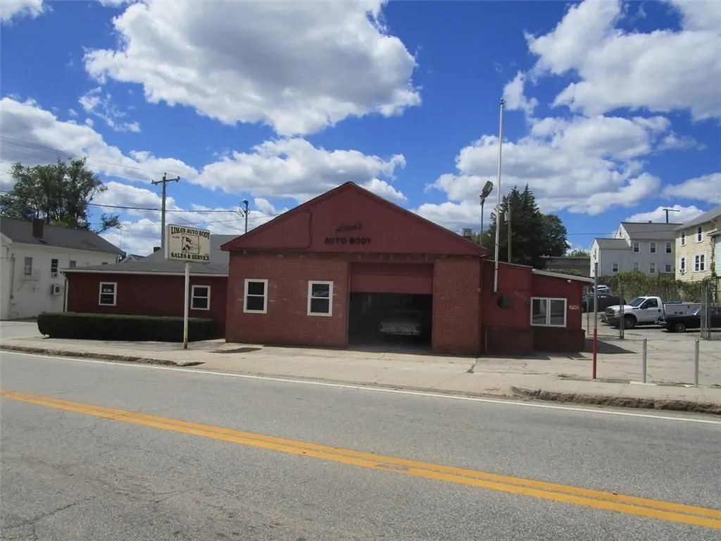 1657 Main Street West Warwick RI 02893