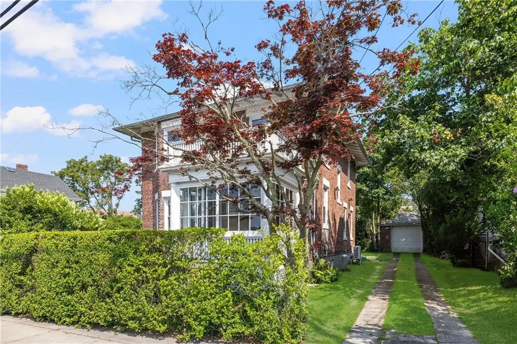 26 Narragansett Avenue Newport RI 02840