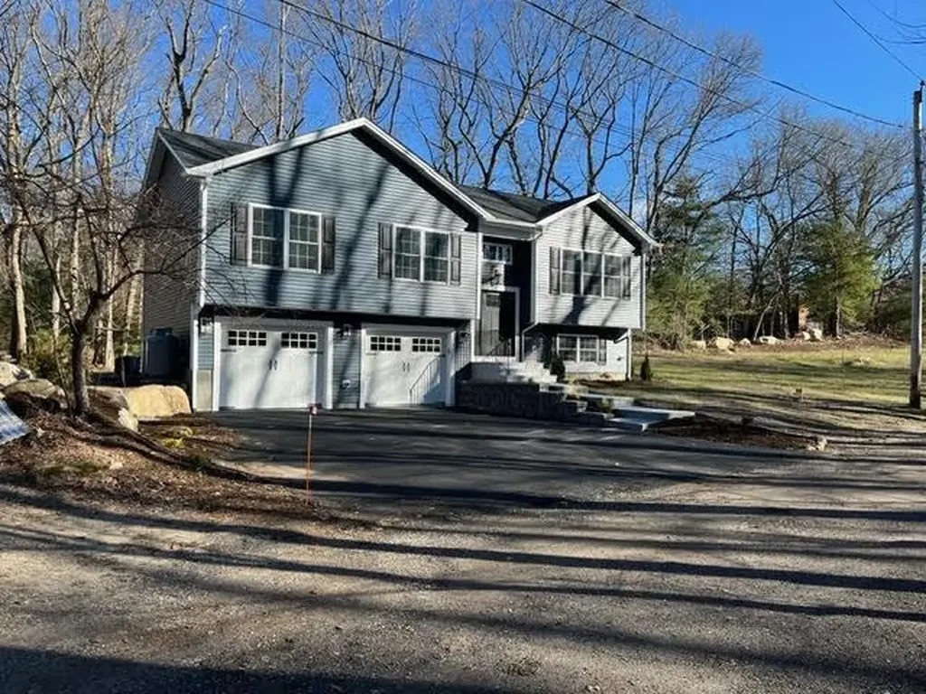 6 Pioneer Road Coventry RI 02816