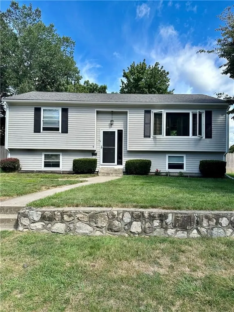 9 Elizabeth Avenue Smithfield RI 02917