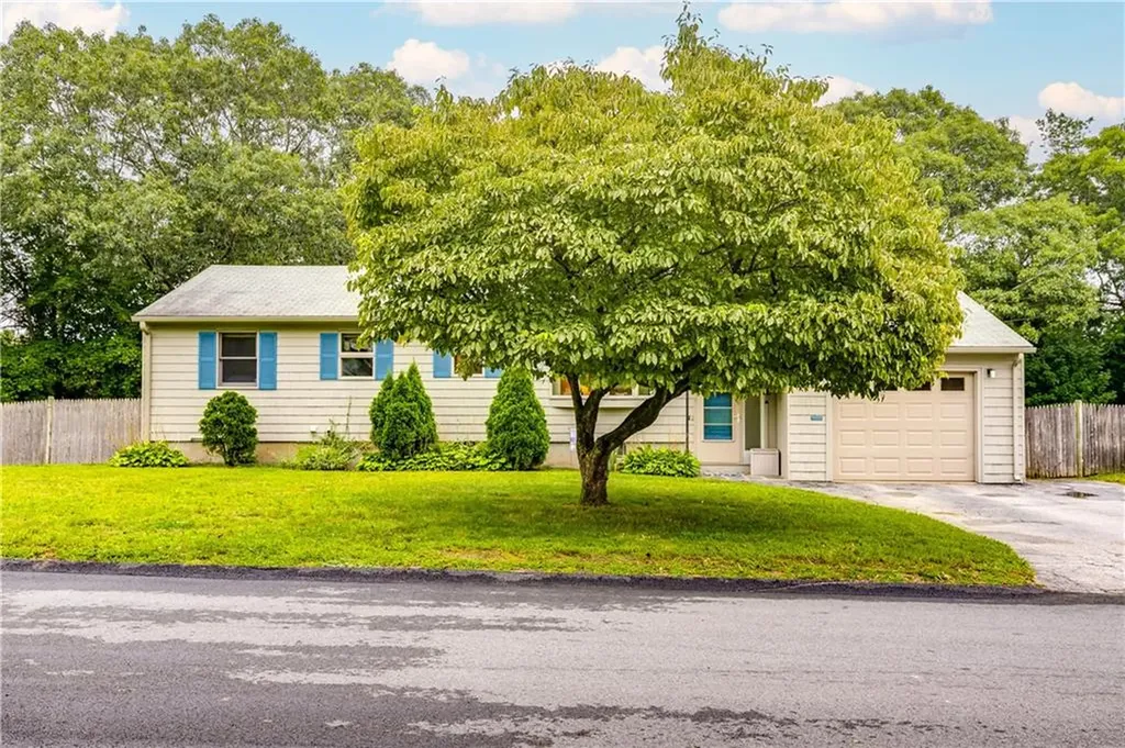 8 Viceroy Road Warwick RI 02886