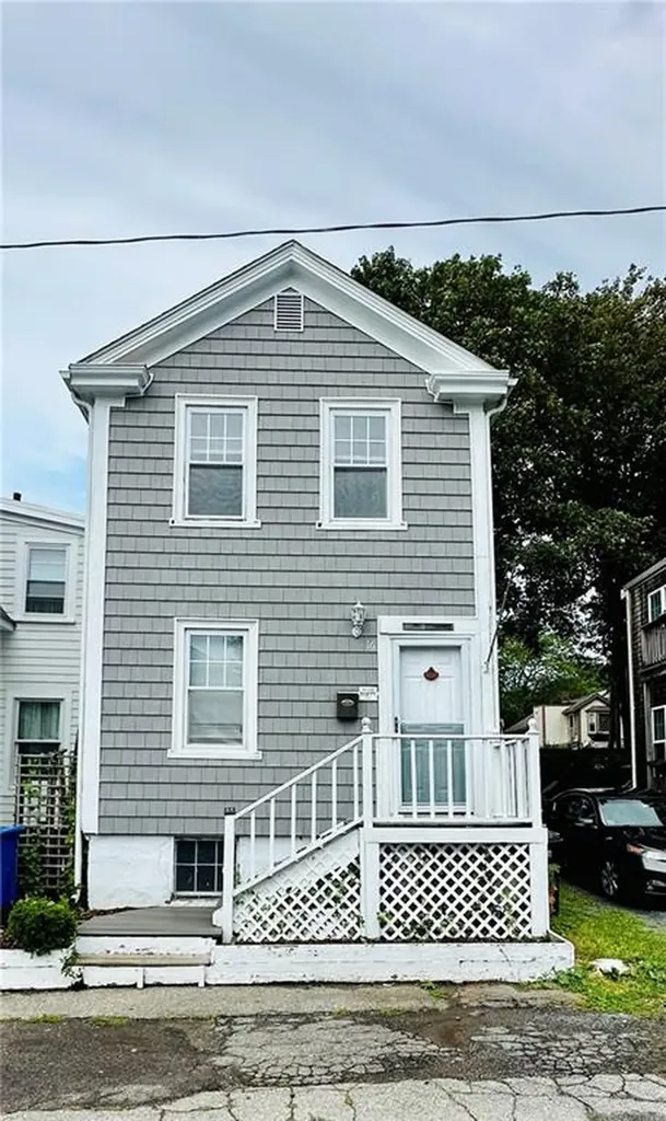16 Pearl Street Newport RI 02840