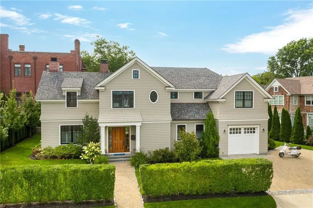 21 Prairie Avenue Newport RI 02840