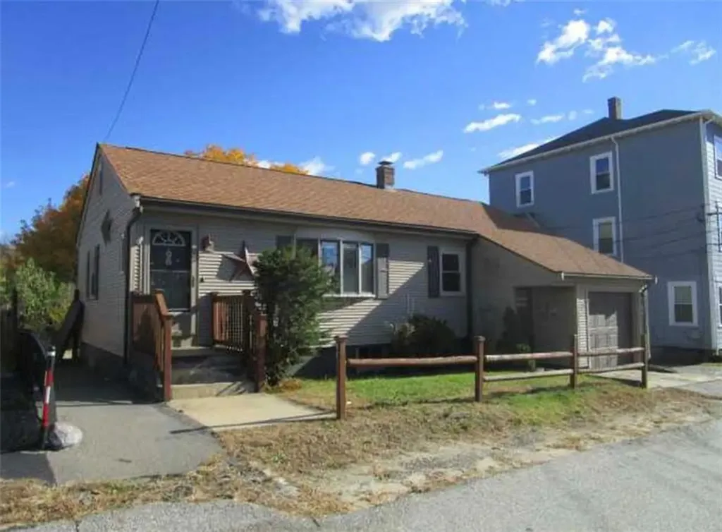 96 Loring Street Woonsocket RI 02895