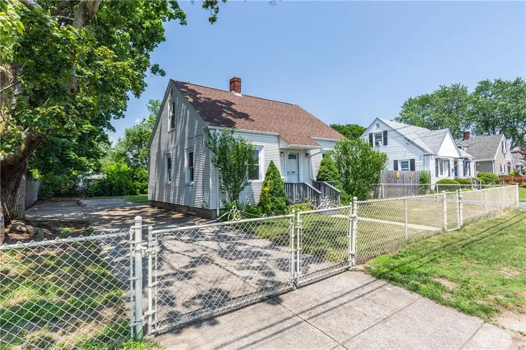 14 Archer Street Pawtucket RI 02861