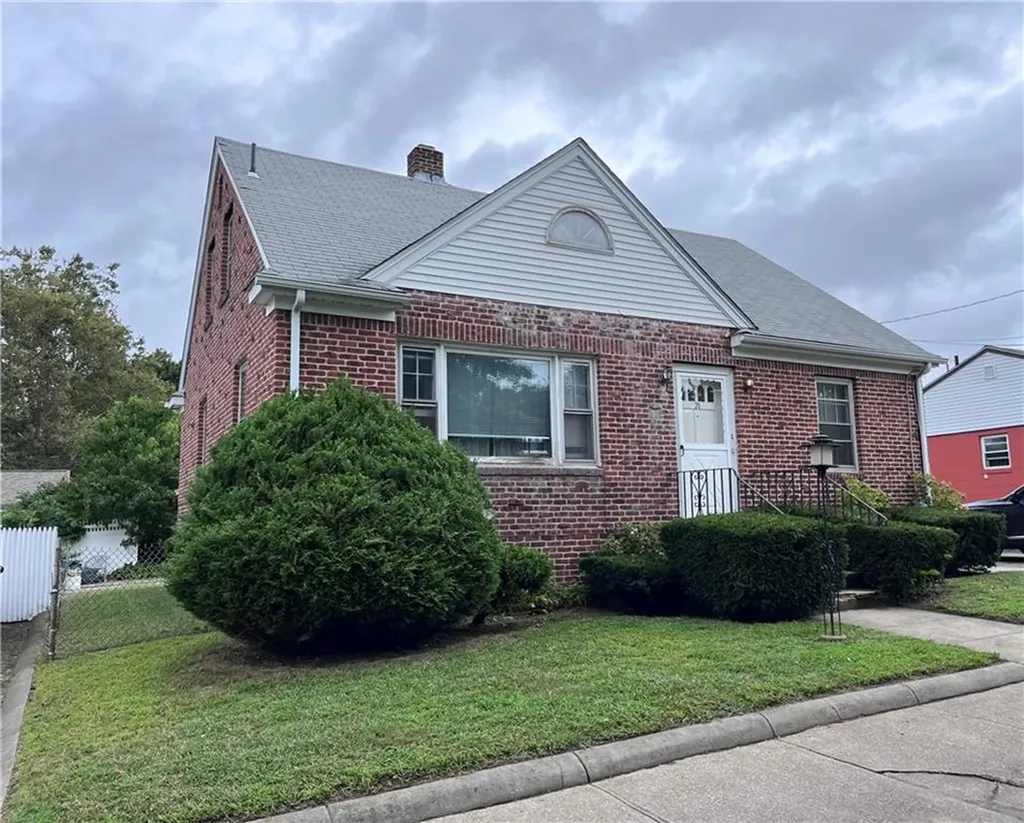 21 Erie Street Providence RI 02908