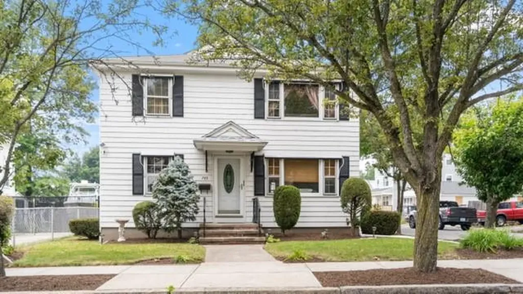 749 Admiral Street Providence RI 02908