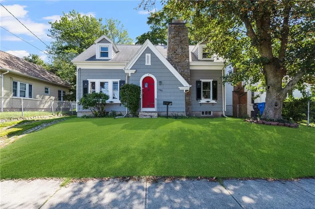 796 Pontiac Avenue Cranston RI 02910