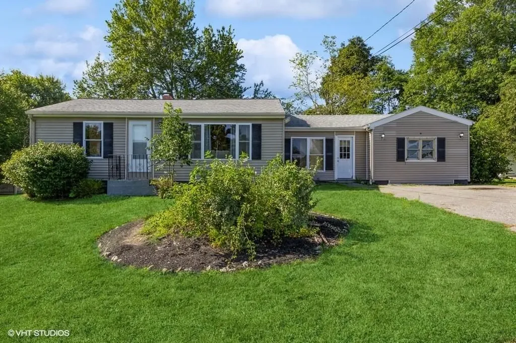 86 Chester Street Tiverton RI 02878