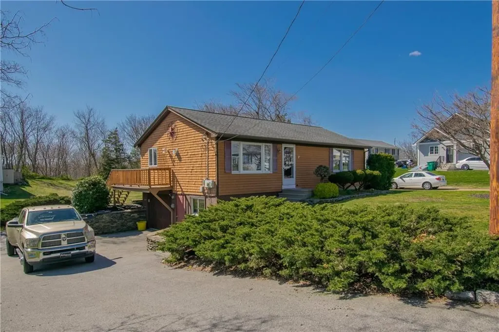 46 King Phillip Street Portsmouth RI 02871
