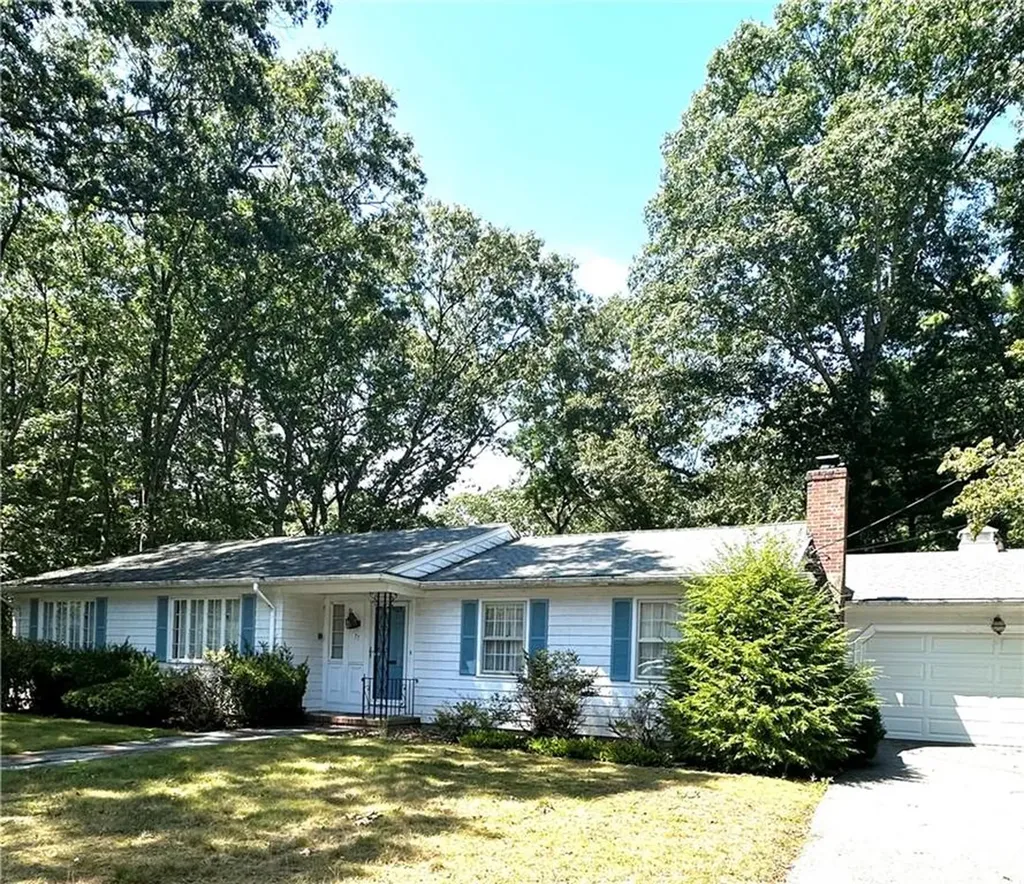 77 King Philip Road Pawtucket RI 02861