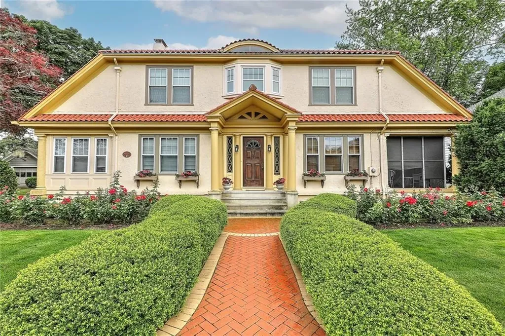 82 Glenwood Avenue Pawtucket RI 02860