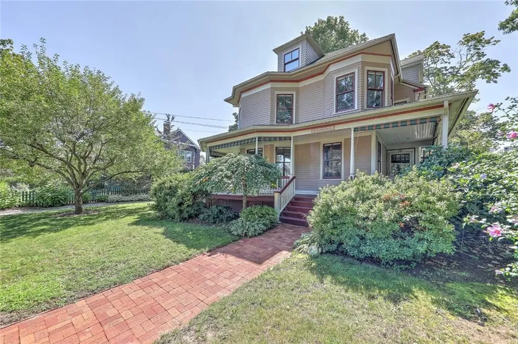 146 Arnold Avenue Cranston RI 02905
