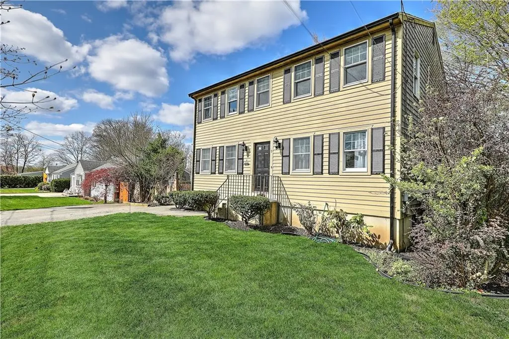 9 Joy Street Barrington RI 02806