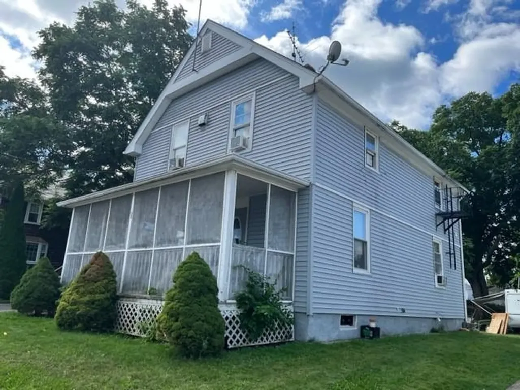 33 Gilbert Street Woonsocket RI 02895