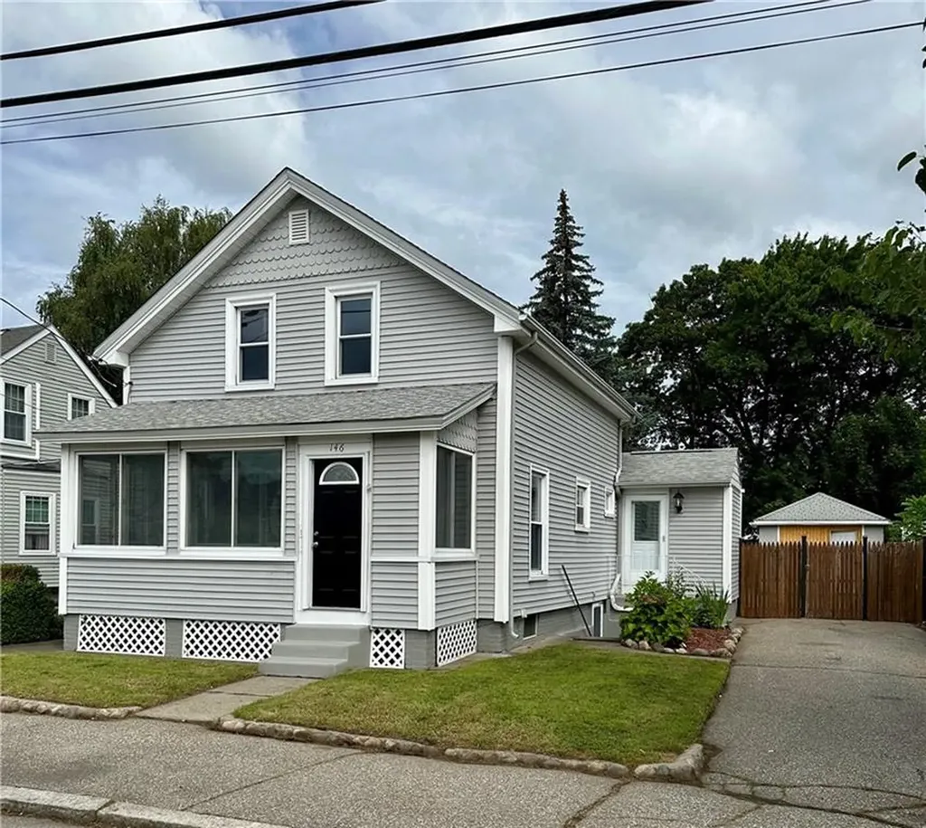146 Darlingdale Avenue Pawtucket RI 02861