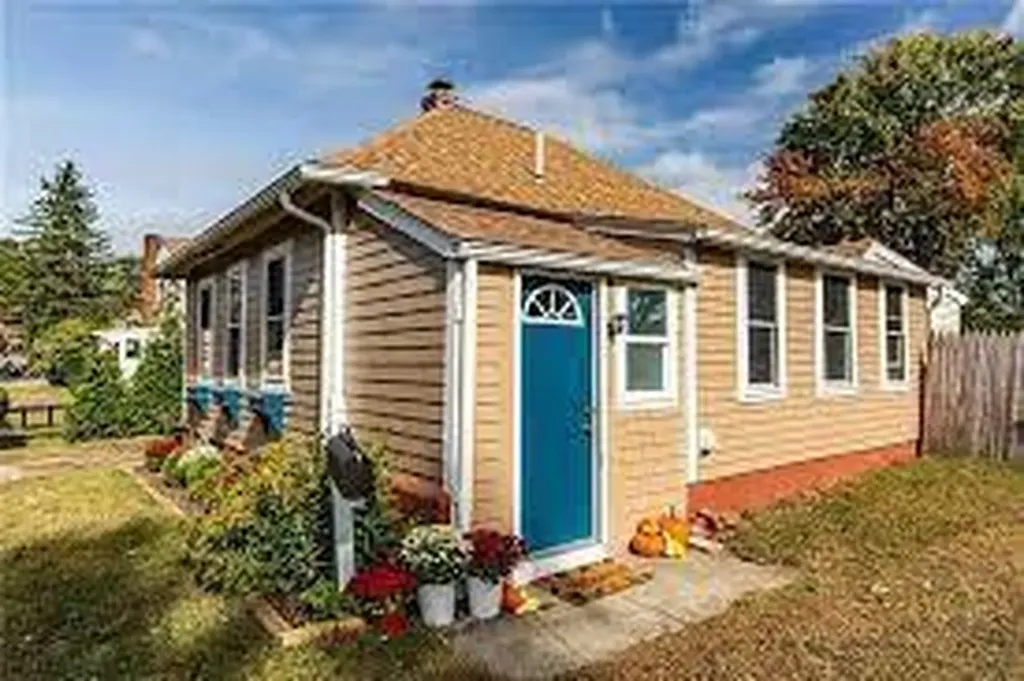 14 Titus Lane Warwick RI 02888