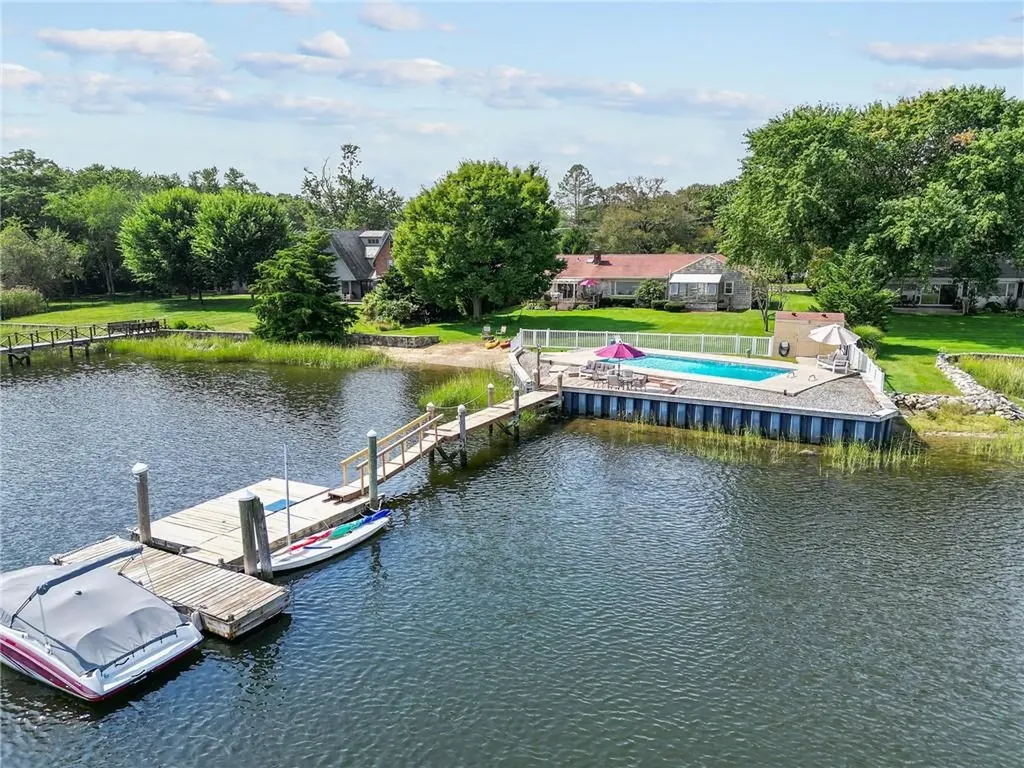 397 County Road Barrington RI 02806