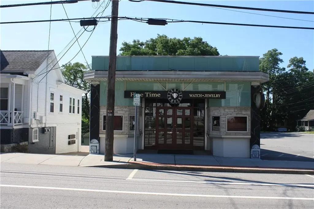 3228 Post Road Warwick RI 02886