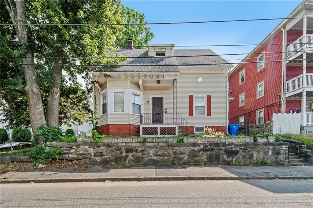 52 Samuel Avenue Pawtucket RI 02860