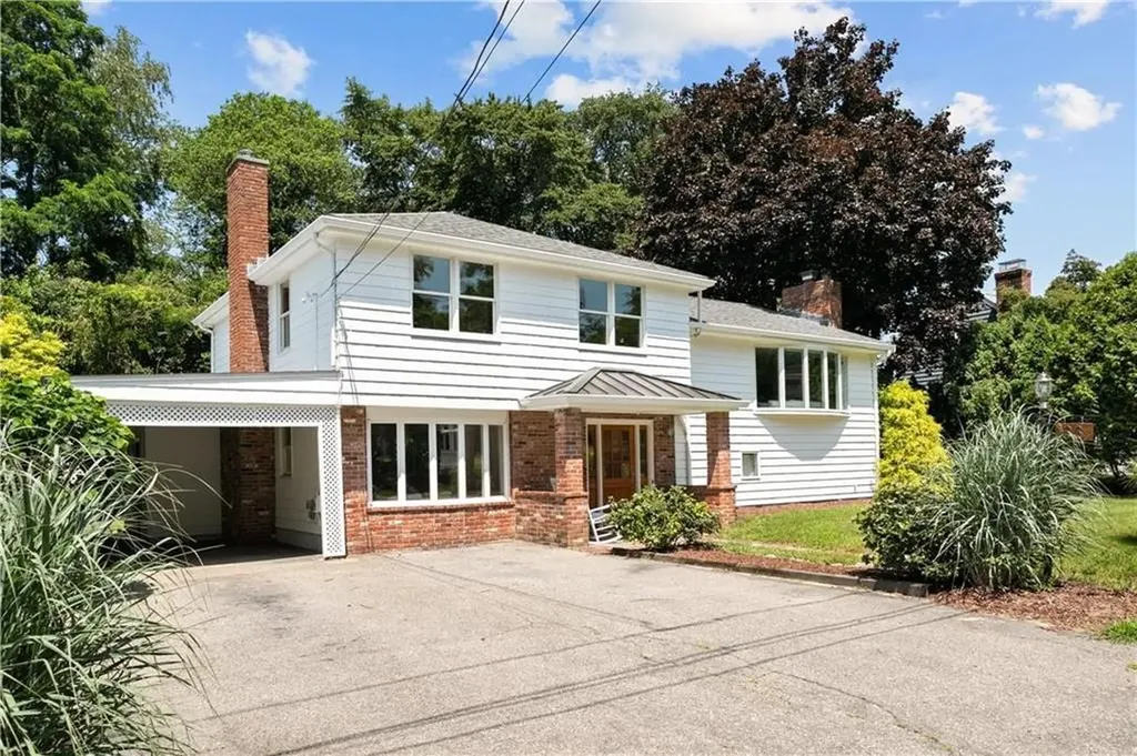 33 Beachmount Avenue Bristol RI 02809