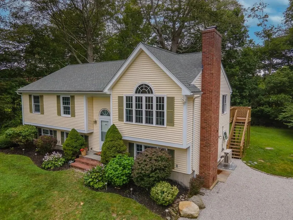 24 Alicia Circle Tiverton RI 02878