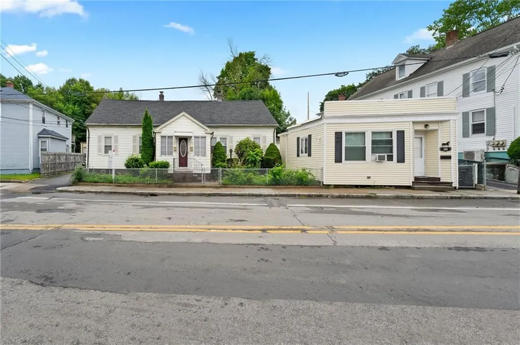 59 E Main Street West Warwick RI 02893