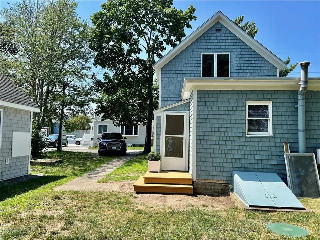 51 Cottage Avenue Portsmouth RI 02871