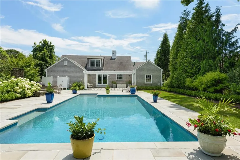 28 White Terrace Middletown RI 02842