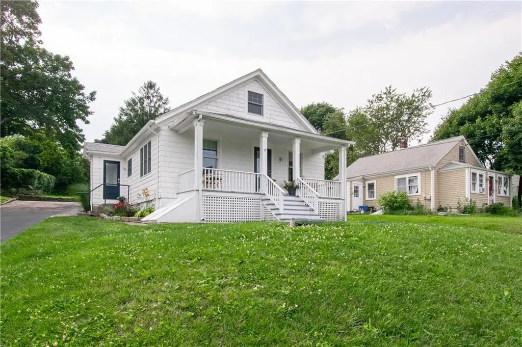 1860 East Main Road Portsmouth RI 02871