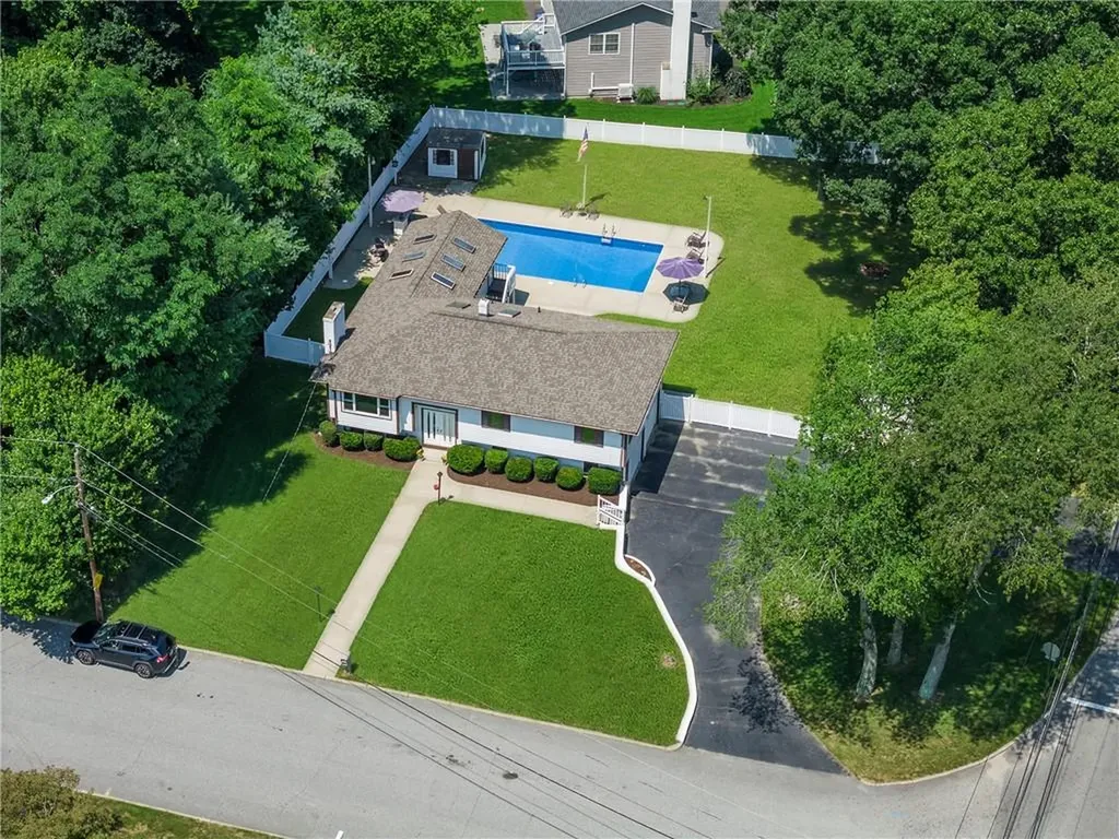 5 Collingwood Drive Cranston RI 02921
