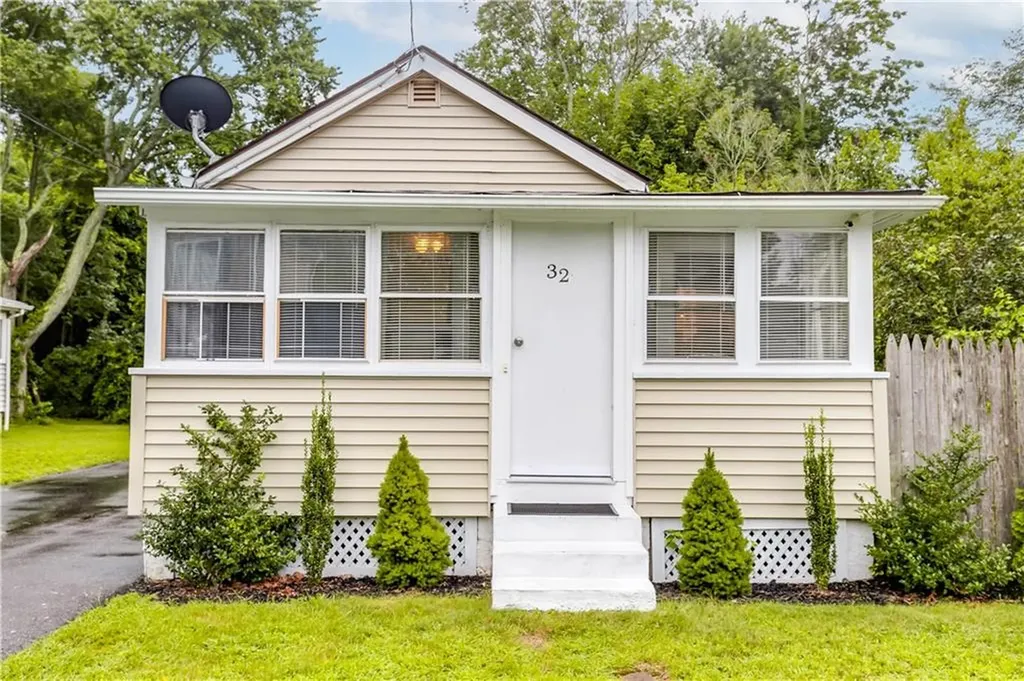 32 Belfort Avenue Warwick RI 02889