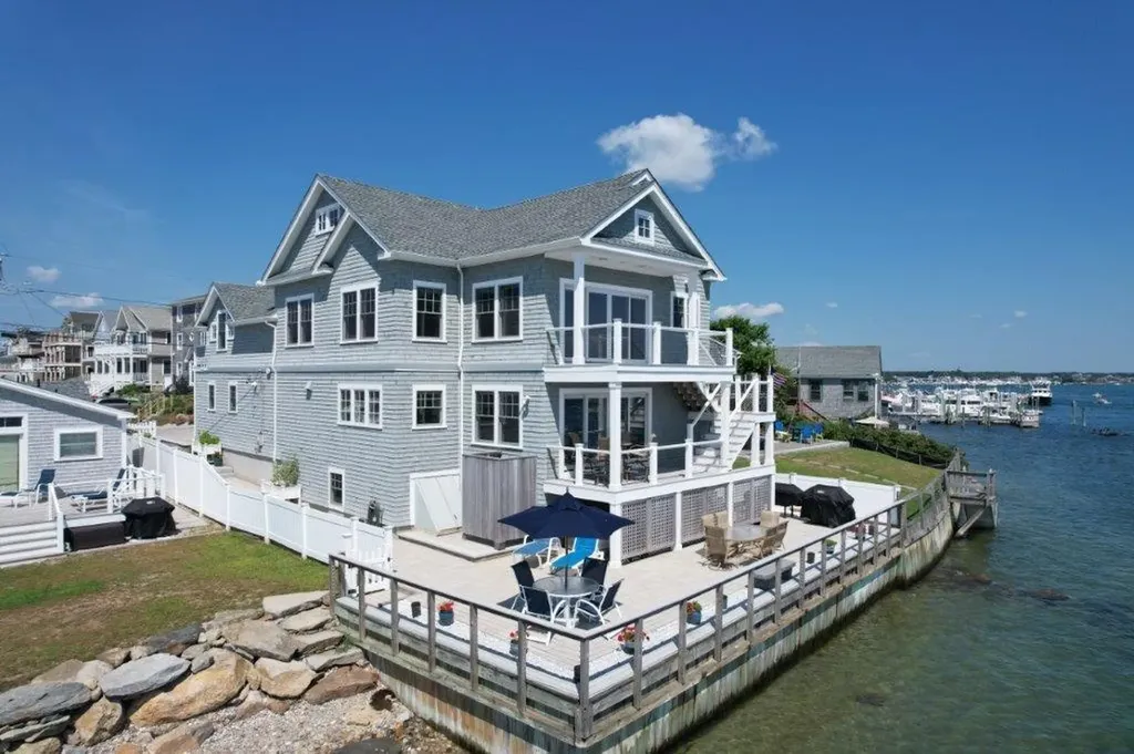 15 Beach Row Narragansett RI 02879