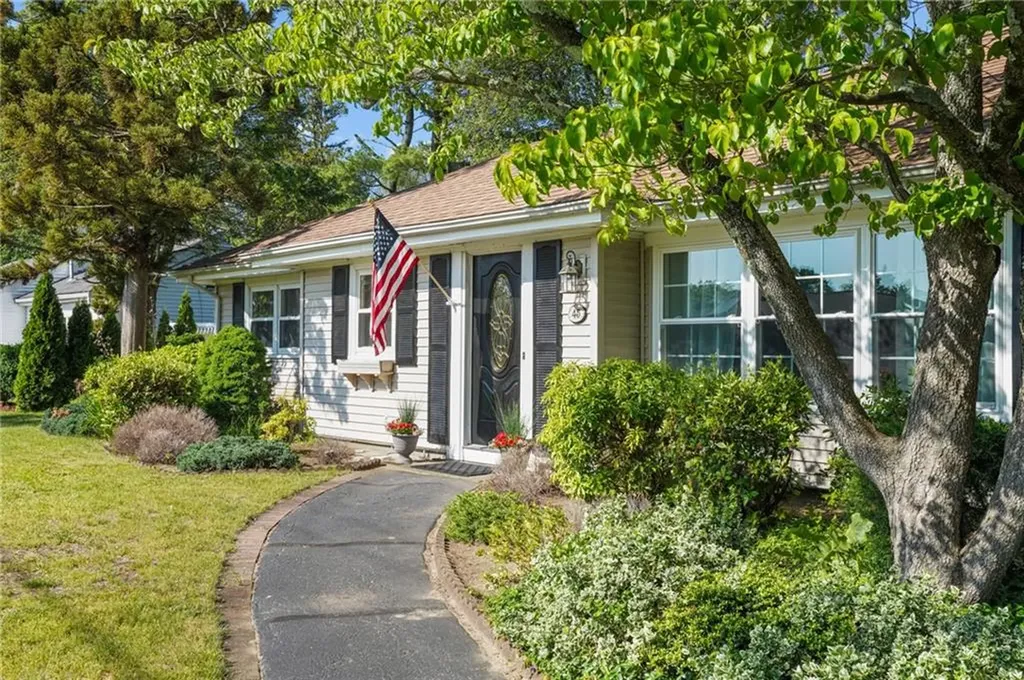45 Honeysuckle Road Warwick RI 02888