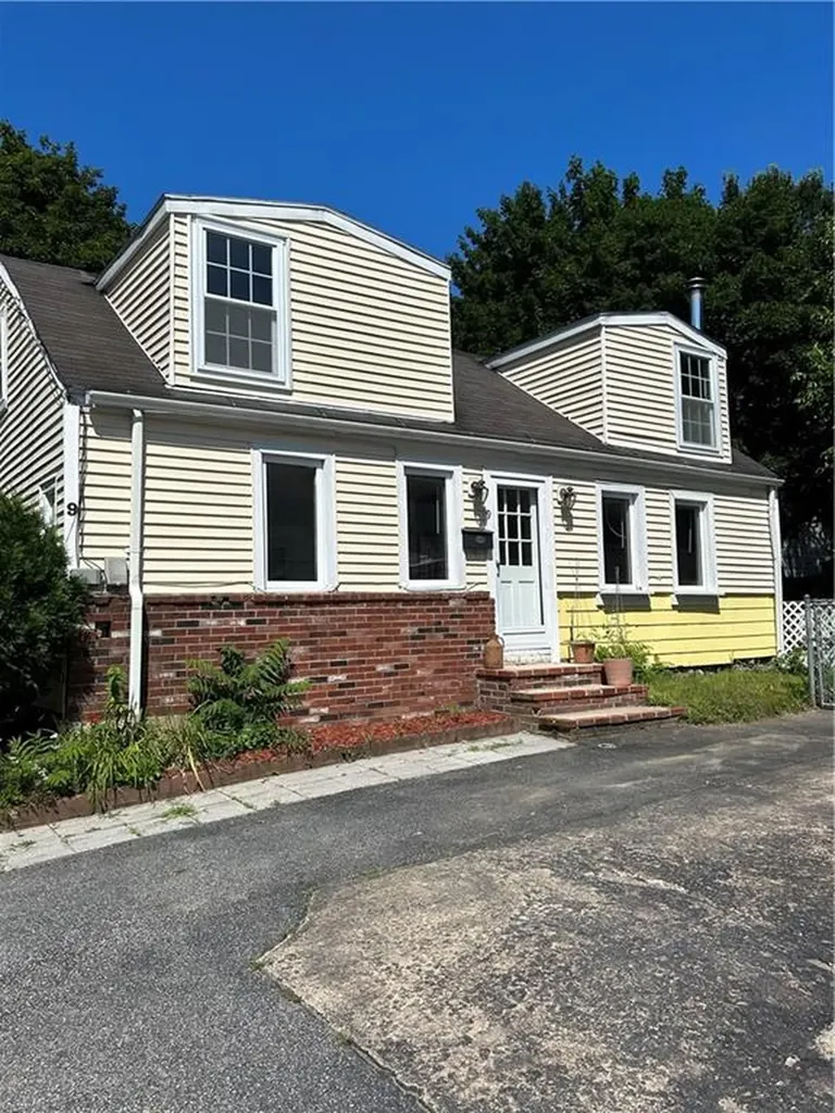 9 Snells Court West Warwick RI 02893