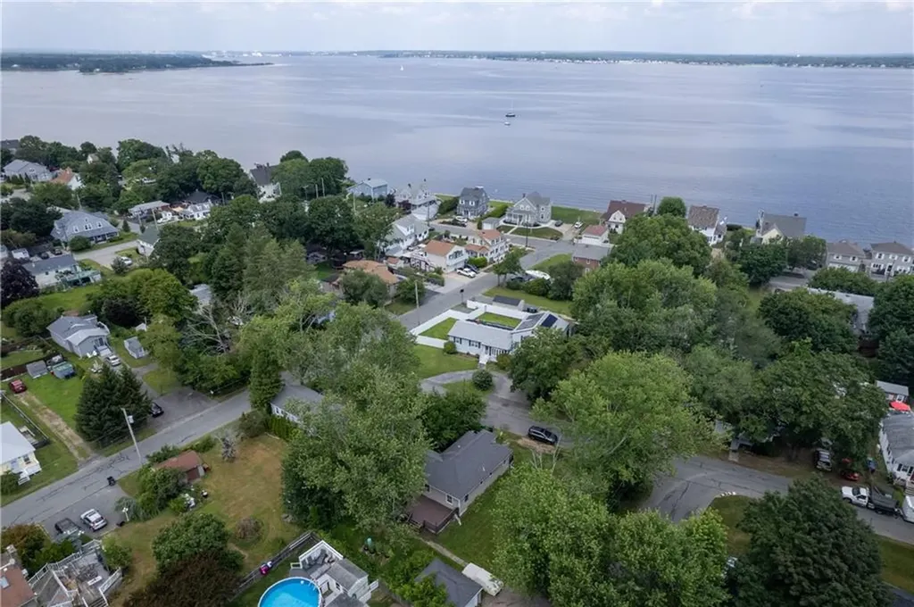 11 Vohlander Street Warwick RI 02889