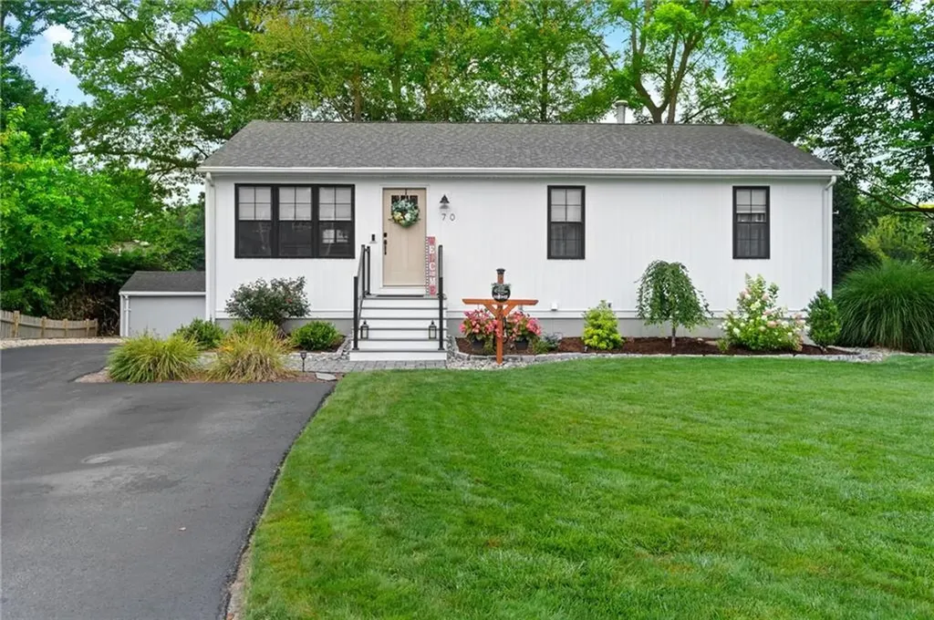 70 Long Court Cranston RI 02920