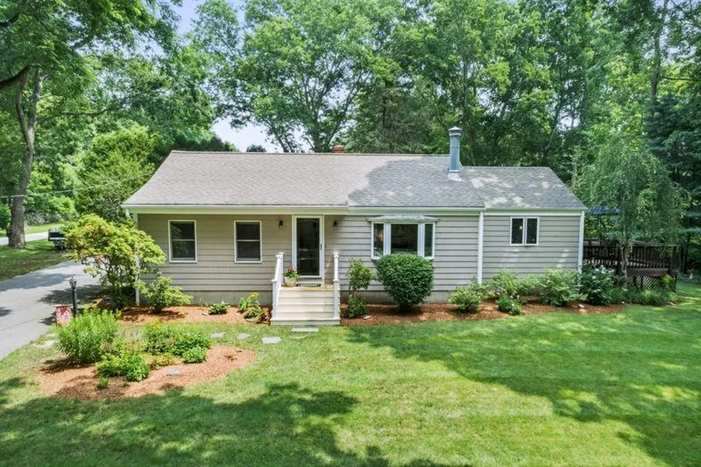 106 Touisset Road Warren RI 02885