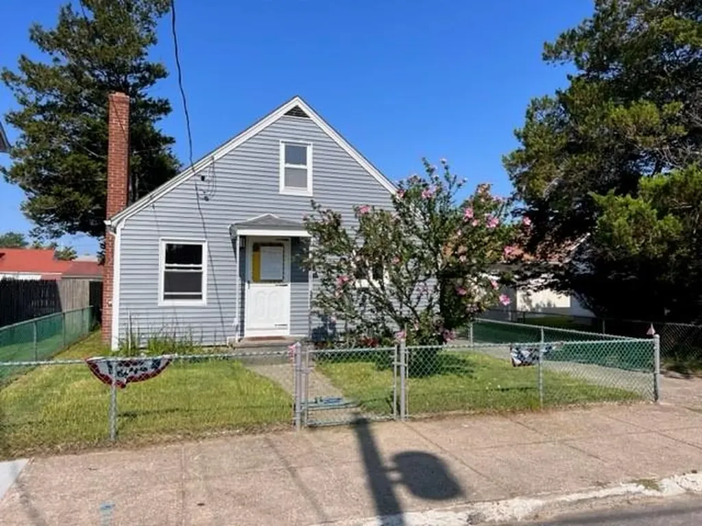11 Dewey Avenue Pawtucket RI 02861
