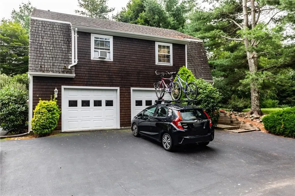 816 Boston Neck Road Narragansett RI 02882