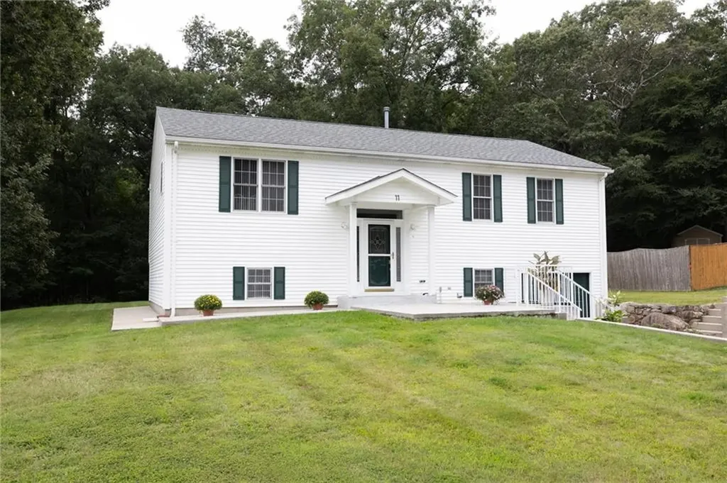 11 Walker Lane Coventry RI 02816
