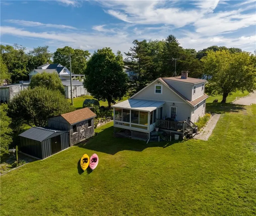 1031 Old Stafford Road Tiverton RI 02878