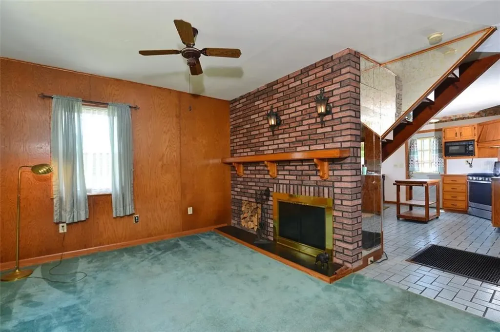1031 Old Stafford Road Tiverton RI 02878