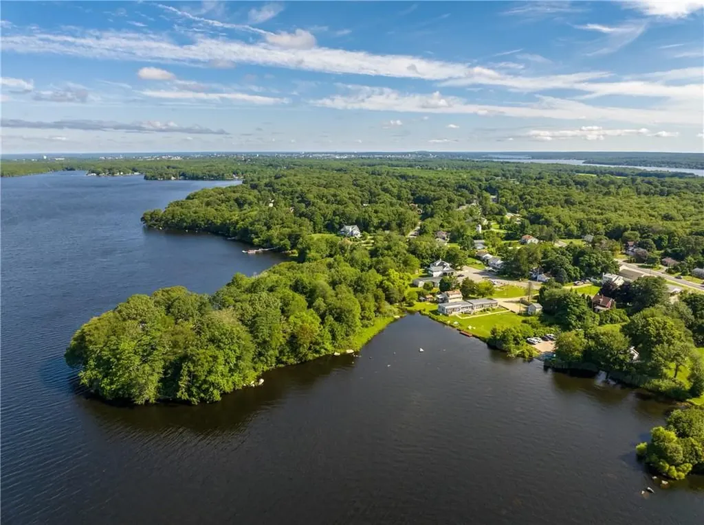 1031 Old Stafford Road Tiverton RI 02878