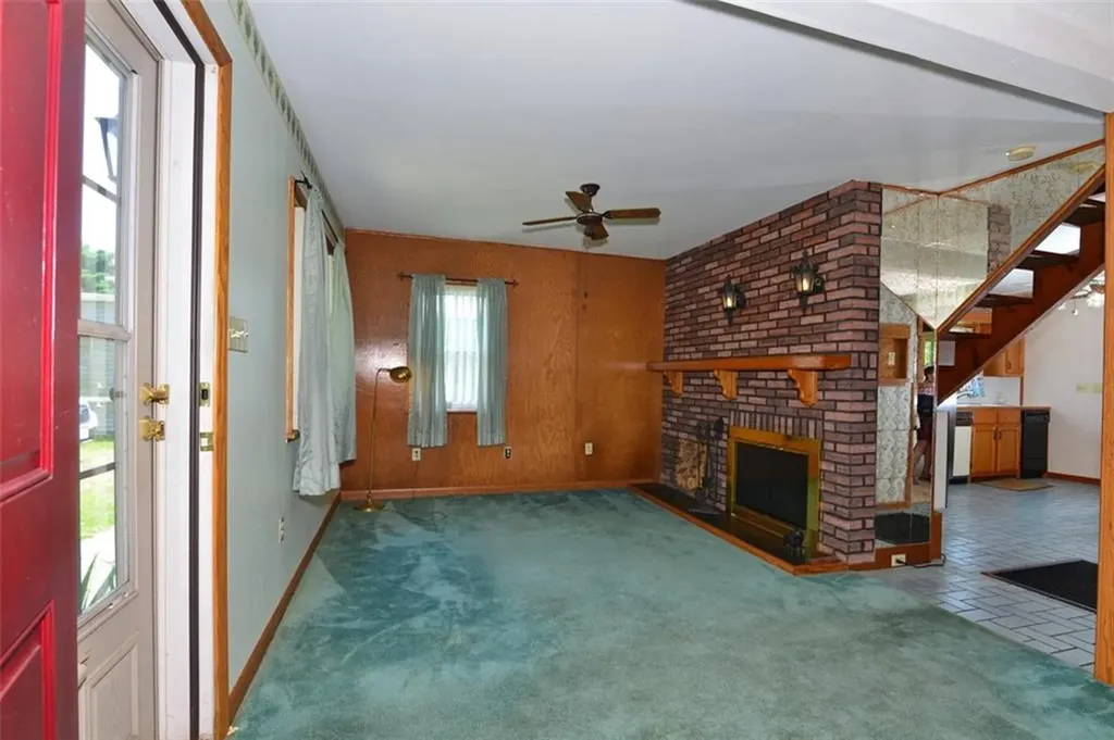 1031 Old Stafford Road Tiverton RI 02878