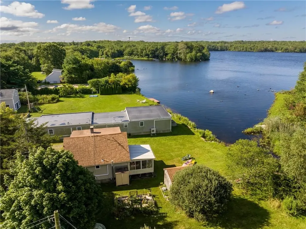 1031 Old Stafford Road Tiverton RI 02878
